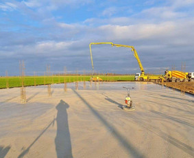 Fermų, angarų statyba ,pramoninės grindys . - Pramoninių grindų betonavimas - 2 Pramoninių grindų betonavimas - Fermų, angarų statyba ,pramoninės grindys . - 2