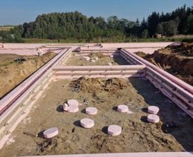 Pamatų įrengimas, liejimas. - Juostiniai pamatai - 3 Juostiniai pamatai - Pamatų įrengimas, liejimas. - 3