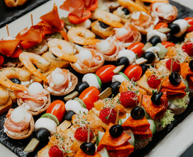 Skomi išvežamasis maitinimas: Skonis, kuris sužavi - Vieno kąsnio sumuštiniai - 4 Vieno kąsnio sumuštiniai - Skomi išvežamasis maitinimas: Skonis, kuris sužavi - 4