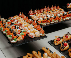 Skomi išvežamasis maitinimas: Skonis, kuris sužavi - Vieno kąsnio sumuštiniai - 2 Vieno kąsnio sumuštiniai - Skomi išvežamasis maitinimas: Skonis, kuris sužavi - 2