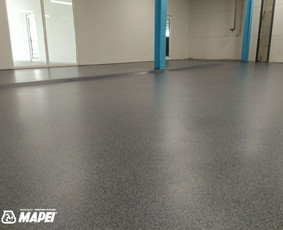 Prierašas: Epoksidinės dangos Sistema "MAPEFLOOR EP COMPACT", įrengta panaudojant epoksidinį rišiklį MAPECOAT UNIVERSAL. Gamybinės patalpos Kaune.