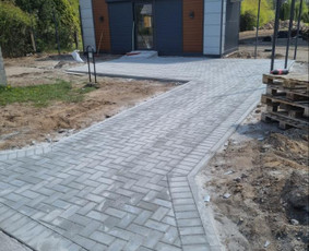 Trinkelių klojimas Kauno - Marijampolės apskrityse / Trinkelių klojimas / Darbų pavyzdys ID 3165279
