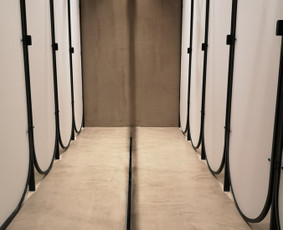ULTRATOP LOFT cementinė dekoratyvinė danga, panaudota šlapiose patalpose, apsaugant jų paviršių. Sporto klubas „ReFormatas“ Vilniuje.
http://www.velvemst.lt/uploads/Brochure_Ultratop_Loft_LT_web.pdf