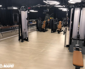Ekspresyvaus rašto MAPEI dekoratyvinio betono sistema ULTRATOP. Sporto klubas „ReFormatas“ Vilniuje. Interjero dizainas:  FACTORY
http://velvemst.lt/uploads/517_ultratop_lt_160318.pdf