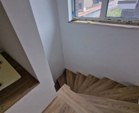 Laminato klojimas - Grindų montavimas islyginamojo sluoksnio pylimas - 4