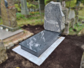 Kapaviečių dengimas plokštėmis, paminklų gamyba, Paminklai, kapų dekoravimas skaldele, granitinių tri nkelių dangos įrengimas ir kiti kapaviečių tvarkymo bei įrengimo darbai www.kapu.lt +37065688083