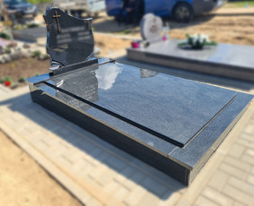 Kapaviečių dengimas plokštėmis, paminklų gamyba, Paminklai, kapų dekoravimas skaldele, granitinių tri nkelių dangos įrengimas ir kiti kapaviečių tvarkymo bei įrengimo darbai www.kapu.lt +37065688083