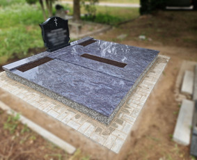 Kapaviečių dengimas plokštėmis, paminklų gamyba, Paminklai, kapų dekoravimas skaldele, granitinių tri nkelių dangos įrengimas ir kiti kapaviečių tvarkymo bei įrengimo darbai www.kapu.lt +37065688083