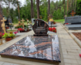 Kapaviečių dengimas plokštėmis, paminklų gamyba, Paminklai, kapų dekoravimas skaldele, granitinių tri nkelių dangos įrengimas ir kiti kapaviečių tvarkymo bei įrengimo darbai www.kapu.lt +37065688083