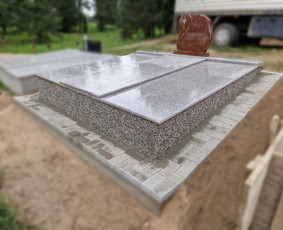 Kapaviečių dengimas plokštėmis, paminklų gamyba, Paminklai, kapų dekoravimas skaldele, granitinių tri nkelių dangos įrengimas ir kiti kapaviečių tvarkymo bei įrengimo darbai www.kapu.lt +37065688083