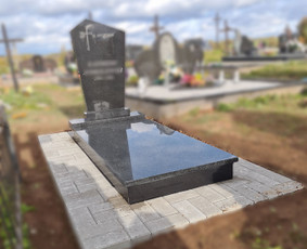 Kapaviečių dengimas plokštėmis, paminklų gamyba, Paminklai, kapų dekoravimas skaldele, granitinių tri nkelių dangos įrengimas ir kiti kapaviečių tvarkymo bei įrengimo darbai www.kapu.lt +37065688083