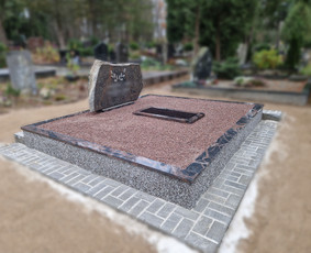 Kapaviečių dengimas plokštėmis, paminklų gamyba, Paminklai, kapų dekoravimas skaldele, granitinių tri nkelių dangos įrengimas ir kiti kapaviečių tvarkymo bei įrengimo darbai www.kapu.lt +37065688083