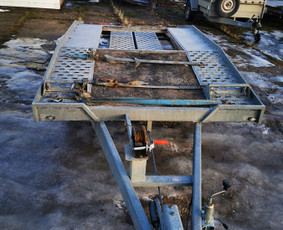 Priekabų nuoma - Tauras dviašio traliuko automobiliui vežti nuoma - 4