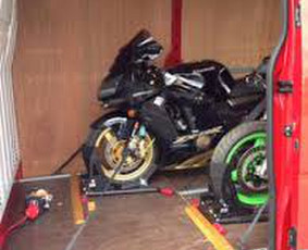 Vežamviską! Išvežam statybines atliekas , senus baldus - Motociklų pervežimas - 1 Motociklų pervežimas - Vežamviską! Išvežam statybines atliekas , senus baldus - 1