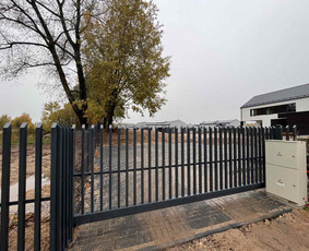Metalinės tvoros - - Tvoros - Vartai - Montavimas - Garantija - - 3