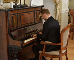 Džiazo pianistas ir grupė / Linas Karaliūnas / Darbų pavyzdys ID 3228377