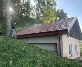 Plovimas aukštu slėgiu - trinkelės, fasadas, stogas - Stogų valymas ir priežiūra - 1 Stogų valymas ir priežiūra - Plovimas aukštu slėgiu - trinkelės, fasadas, stogas - 1