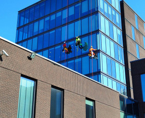 Langų valymas aukštyje - Pramoninis alpinizmas, aukštalipių paslaugos - 4