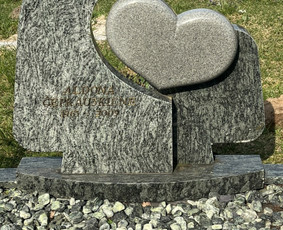 Paminklai, meniški antkapiai, granito plokštės - Kapo dekoravimas akmenėliais - 1 Kapo dekoravimas akmenėliais - Paminklai, meniški antkapiai, granito plokštės - 1