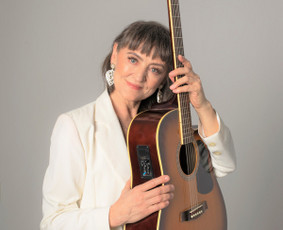 Bardė, "Lietuvos balso" dviejų etapų dalyvė, - Dainininkai, muzikos grupės - 1 Dainininkai, muzikos grupės - Bardė, "Lietuvos balso" dviejų etapų dalyvė, - 1