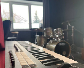 Būgnų, Pianino pamokos Klaipėdoje - Muzikos mokytojai - 3 Muzikos mokytojai - Būgnų, Pianino pamokos Klaipėdoje - 3