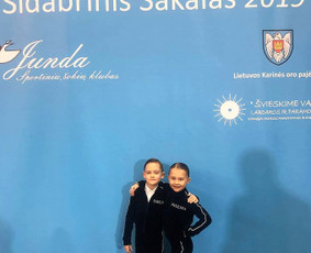 SPORTINIŲ ŠOKIŲ KLUBO RUMBA (Panevėžys) mažieji šokėjai su mūsų siuvinėtu Logo.