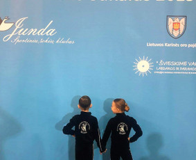 SPORTINIŲ ŠOKIŲ KLUBO RUMBA (Panevėžys) mažieji šokėjai su mūsų siuvinėtu Logo.