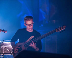 Išskirtinai kokybiškai skambanti muzikos grupė Jūsų renginiui suteiks nepamirštamą pasirodymą! Mūsų programą sudaro šiuolaikiniai pop, legendiniai roko ir visų laikų populiariausi hitai.