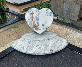 Paminklų, uždengimų, antkapių, tvorelių pardavimas ir gamyba - Paminklų, antkapių montavimas - 1 Paminklų, antkapių montavimas - Paminklų, uždengimų, antkapių, tvorelių pardavimas ir gamyba - 1