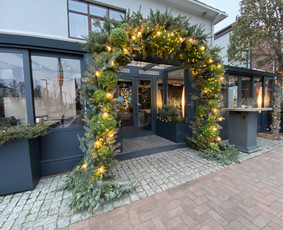 Vitrinų dekoravimas - Augalų menas - dekoras ir žalioji interjero estetika - 1