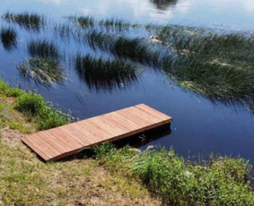 Lieptelio Petriukas Komplektacija
Kranto tvirtinimo dangtis: 1.2x1.5 m – užtikrina stabilų pritvirtinimą prie kranto.
Praėjimo tiltelis: 1.2x3 m – saugus ir patogus priėjimas prie vandens....