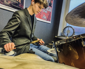 Vokalo, gitaros, pianino bei būgnų pamokos Klaipėdoje - Būgnų pamokos - 2 Būgnų pamokos - Vokalo, gitaros, pianino bei būgnų pamokos Klaipėdoje - 2