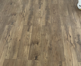 Pilnas irengimas iki rakto, vidaus apdailos darbai - Laminato klojimas - 1 Laminato klojimas - Pilnas irengimas iki rakto, vidaus apdailos darbai - 1