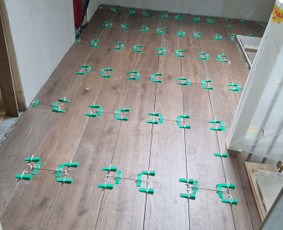 Plytelių klijavimas - Plyteliu klojimas - 3