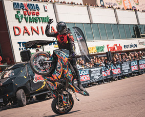 Motoakrobatų stunt pasirodymas Jūsų renginyje - Stun! Riders - Pasirodymai, šou renginiams - 4 Pasirodymai, šou renginiams - Motoakrobatų stunt pasirodymas Jūsų renginyje - Stun! Riders - 4