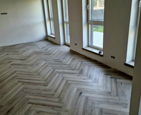 Plyteliu klijavimo darbai ir vidaus apdaila žemaitija - Laminato klojimas - 1 Laminato klojimas - Plyteliu klijavimo darbai ir vidaus apdaila žemaitija - 1