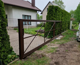 Tvoros,vartai,vartu padai,automatika - Kiemo vartai, gamyba - 1 Kiemo vartai, gamyba - Tvoros,vartai,vartu padai,automatika - 1