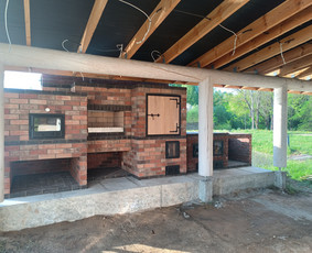 Lauko kompleksas. duonkepis ; kepsninė ; karšto rūkymo rūkykla ; viryklė.