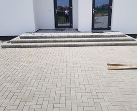 Trinkeliu klojimas Laiptu formavimas Bortu statymas - Trinkelių klojimas - 3 Trinkelių klojimas - Trinkeliu klojimas Laiptu formavimas Bortu statymas - 3