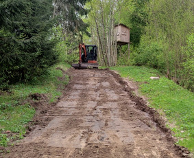 Mini ekskavatoriaus ir savivarčio su greiferiu paslaugos - Sklypo lyginimas, formavimas - 1 Sklypo lyginimas, formavimas - Mini ekskavatoriaus ir savivarčio su greiferiu paslaugos - 1