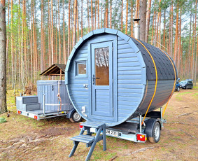 Ilgąjam Velikų savaitgaliui turime laisvą mobilią pirtelę! - Mobilaus kubilo nuoma - 1 Mobilaus kubilo nuoma - Ilgąjam Velikų savaitgaliui turime laisvą mobilią pirtelę! - 1