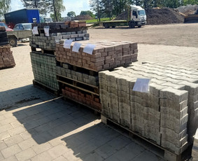 Smėlis, žvyras, juodžemis, skalda, gruntas įvairūs kiekiai - Akmenys - 4 Akmenys - Smėlis, žvyras, juodžemis, skalda, gruntas įvairūs kiekiai - 4
