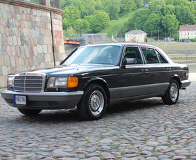 Klasika tapusio Mercedes-benz Sel560 W126 Nuoma - Senovinių automobilių nuoma - 1 Senovinių automobilių nuoma - Klasika tapusio Mercedes-benz Sel560 W126 Nuoma - 1