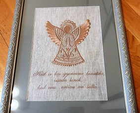 • Verslo dovanų gamyba su jūsų įmonės Logo, inicialais, gražiais žodžiais ar palinkėjimu.
• Individualių dovanų gamyba gimtadieniams, krikštynoms, vestuvėms ir kitoms progoms.