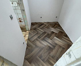 Laminato, Vinilo ir kitų dangų įrengimas. / Grindų meistrai / Darbų pavyzdys ID 3410924