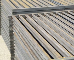 Skardinių rombo ir žaliuzi tvorų gamyba ir montavimas - Metalinės tvoros - 1 Metalinės tvoros - Skardinių rombo ir žaliuzi tvorų gamyba ir montavimas - 1