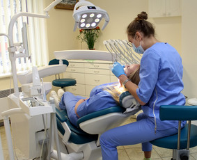 Greitas ir kokybiškas odontologinis gydymas be skausmo - Odontologai - 3 Odontologai - Greitas ir kokybiškas odontologinis gydymas be skausmo - 3