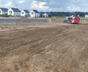 Žemės darbai / vikšrinio T66 Bobcat krautuvo nuoma - Polių gręžimas - 4 Polių gręžimas - Žemės darbai / vikšrinio T66 Bobcat krautuvo nuoma - 4