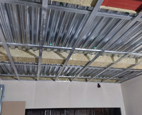 Vidaus ir lauko apdailos darbai, terasos,pakalimai, tvoros - Pakabinamų lubų montavimas - 4 Pakabinamų lubų montavimas - Vidaus ir lauko apdailos darbai, terasos,pakalimai, tvoros - 4