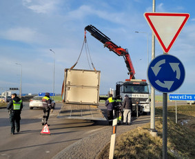 Kroviniu pervezimas fiskaru, žemagrindė puspriekabė, tralas / UAB Automera / Darbų pavyzdys ID 3440806